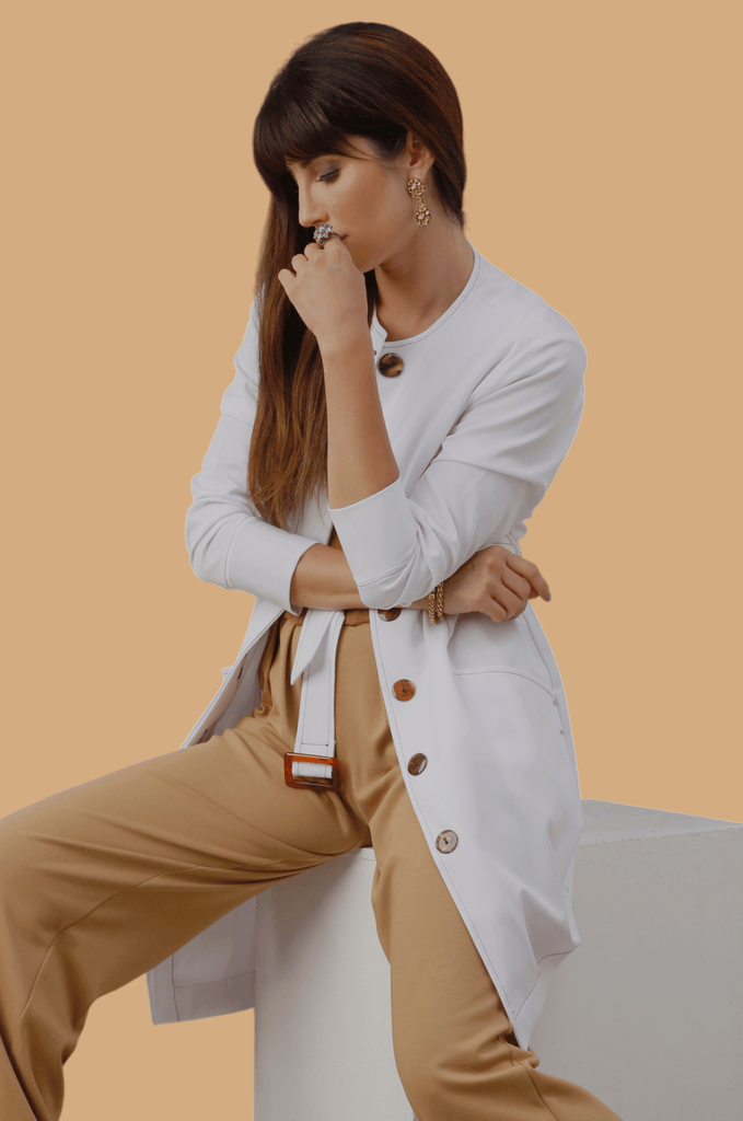 Jaleco Chloe Branco I Café - HOLI